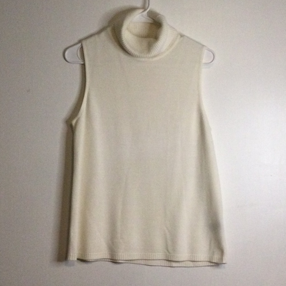 JOSEPHINE CHAUS……….IVORY TURTLENECK SHELL